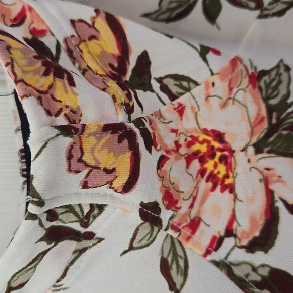 Dress small says large - Picture 5 of 5